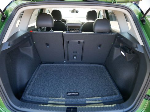 New 2025 Volkswagen Taos SE image 6