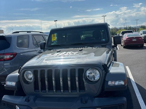 Used 2021 Jeep Wrangler Unlimited Sahara AWD/4WD image 2