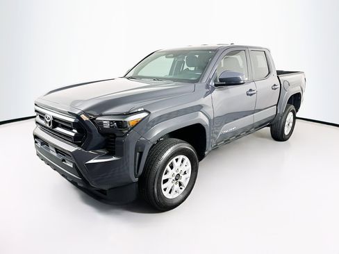 Used 2025 Toyota Tacoma SR5 image 3