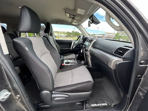 Used 2020 Toyota 4Runner SR5 AWD/4WD image 32