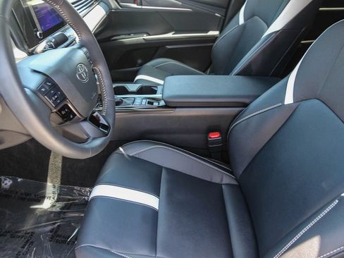 Used 2025 Toyota Camry SE w/ Convenience Package FWD image 17