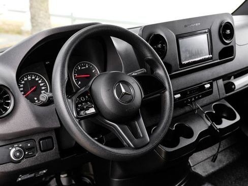 Used 2024 Mercedes-Benz Sprinter 2500 image 11