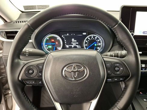 Certified 2023 Toyota Venza LE image 16