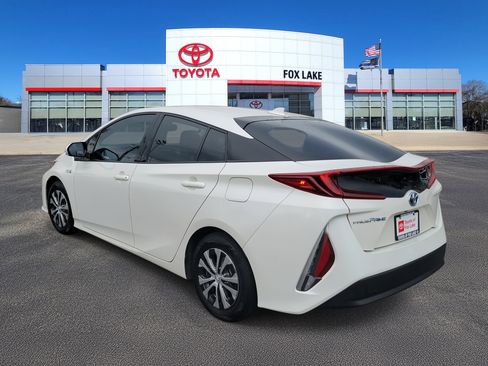 Used 2019 Toyota Prius Prime Premium image 3
