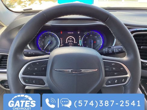 Used 2024 Chrysler Pacifica Touring-L image 36
