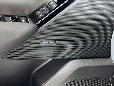 Used 2025 Land Rover Range Rover Velar Dynamic SE image 19