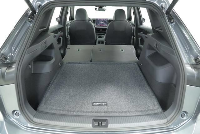 New 2026 Volkswagen Tiguan SE R-Line FWD image 44