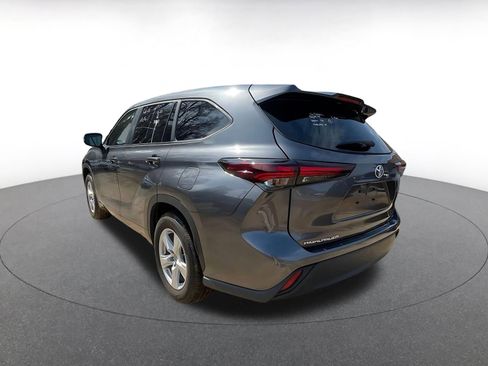 Used 2025 Toyota Highlander LE image 10