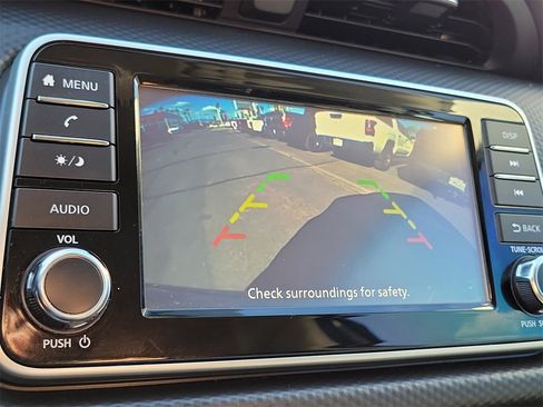 Used 2022 Nissan Kicks S image 9