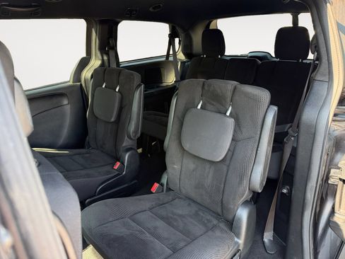 Used 2018 Dodge Grand Caravan SE FWD image 13