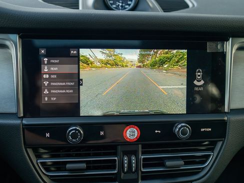 Certified 2026 Porsche Macan AWD/4WD image 19
