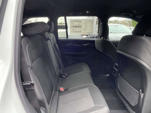 New 2025 Jeep Grand Cherokee Laredo w/ Luxury Tech Group I image 19