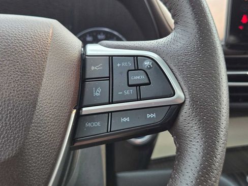 Used 2023 Toyota Sienna Platinum AWD/4WD image 34