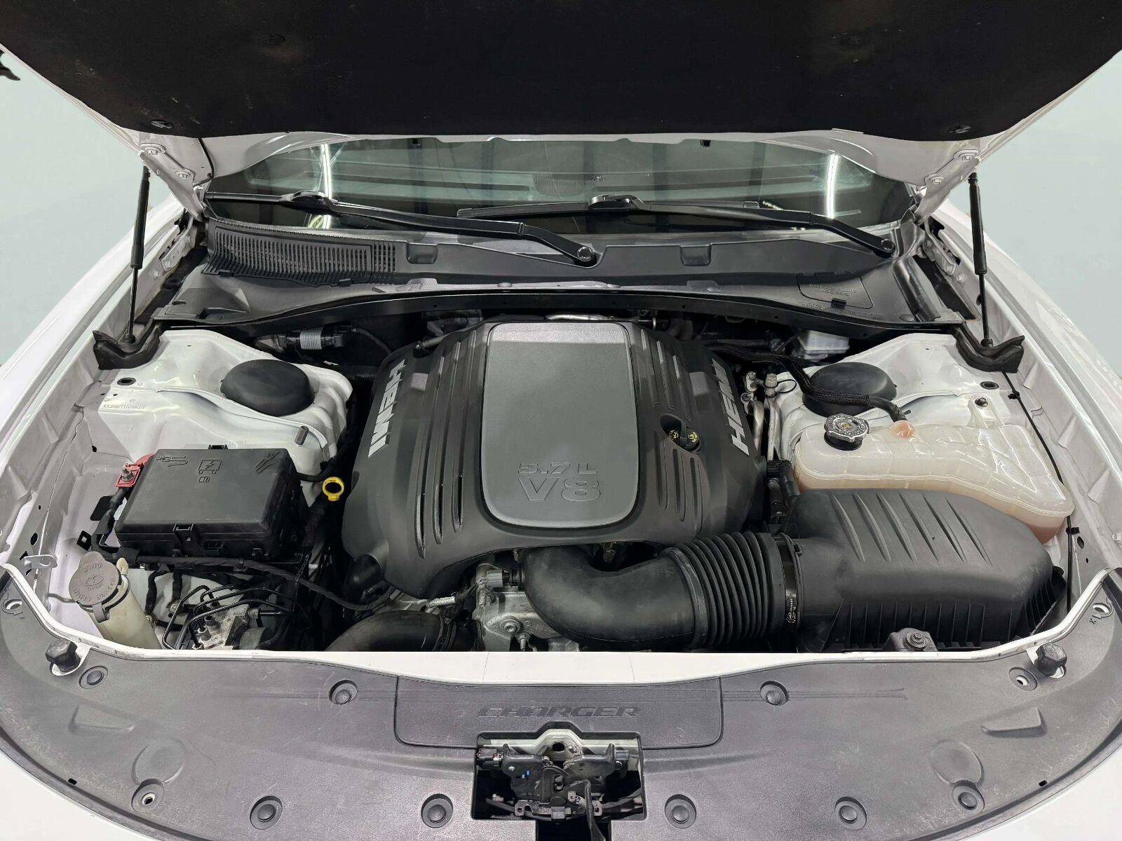 Used 2018 Dodge Charger R/T w/ Plus Group RWD image 39