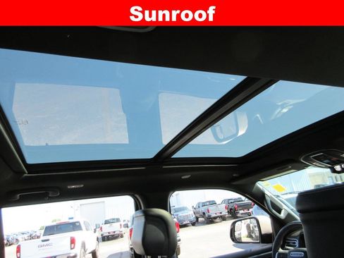 Used 2022 Jeep Wagoneer Series II w/ Premium Group I AWD/4WD image 16