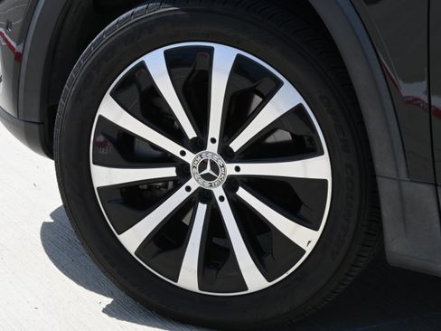 Used 2022 Mercedes-Benz GLB 250 4MATIC image 11
