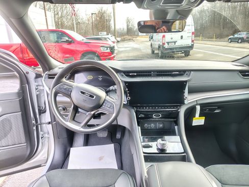 New 2026 Jeep Grand Cherokee Altitude image 25