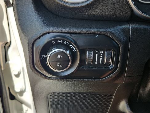 Used 2021 Jeep Gladiator Overland w/ Popular Equipment Package AWD/4WD image 18