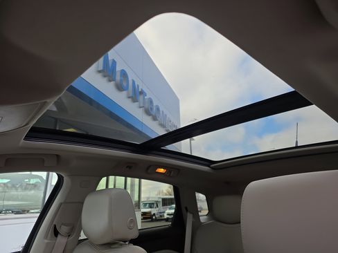 Used 2011 Cadillac SRX Luxury image 26