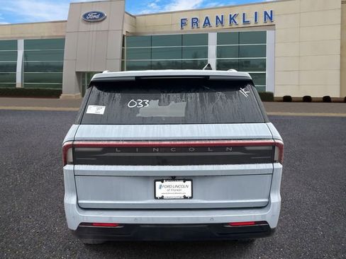 New 2026 Lincoln Navigator Premiere image 6