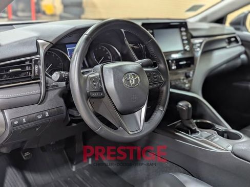 Used 2022 Toyota Camry SE image 11