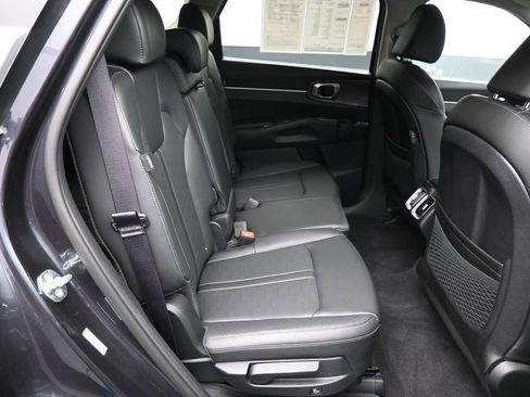 Used 2025 Kia Sorento S FWD image 23