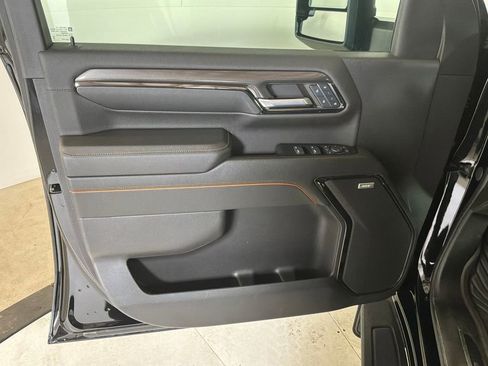 Used 2024 GMC Sierra 2500 AT4 w/ AT4 Premium Plus Package AWD/4WD image 10