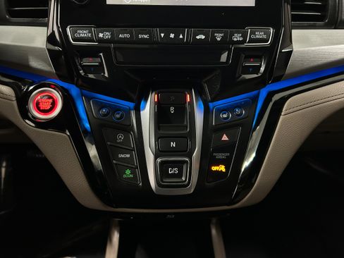 Used 2018 Honda Odyssey Elite image 9