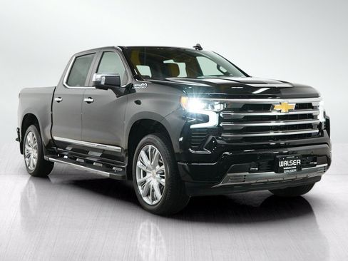 Used 2024 Chevrolet Silverado 1500 High Country w/ High Country Premium Package AWD/4WD image 8
