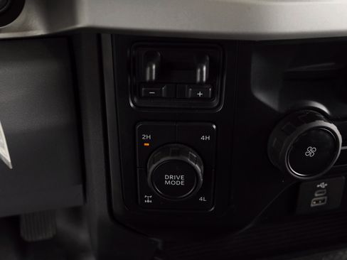 Used 2023 Ford F250 XLT w/ FX4 Off-Road Package image 12