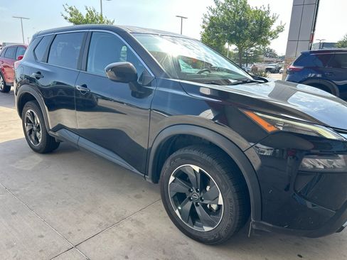Used 2025 Nissan Rogue SV AWD/4WD image 4