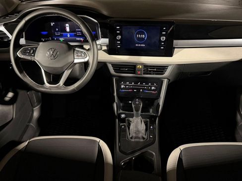 Used 2025 Volkswagen Taos SE image 23