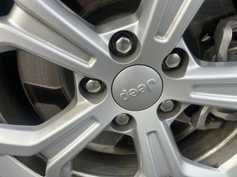 Used 2024 Jeep Compass Latitude AWD/4WD image 9