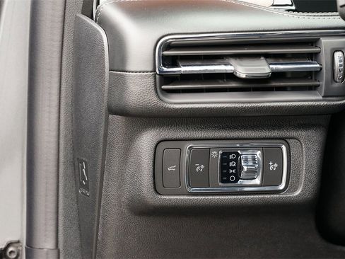 Used 2022 Lincoln Corsair Reserve image 17