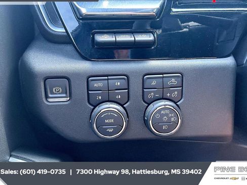 Used 2023 Chevrolet Silverado 1500 High Country w/ Technology Package AWD/4WD image 25