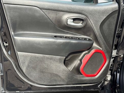 Used 2023 Jeep Renegade Trailhawk image 19