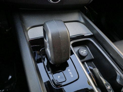 Used 2025 Volvo XC60 B5 Plus image 26