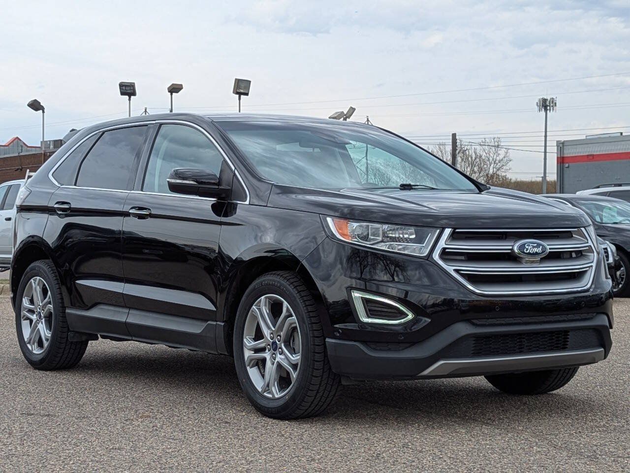 Used 2018 Ford Edge Titanium w/ Equipment Group 302A FWD image 5
