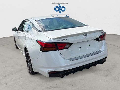 Used 2023 Nissan Altima 2.5 SR w/ SR Premium Package FWD image 5