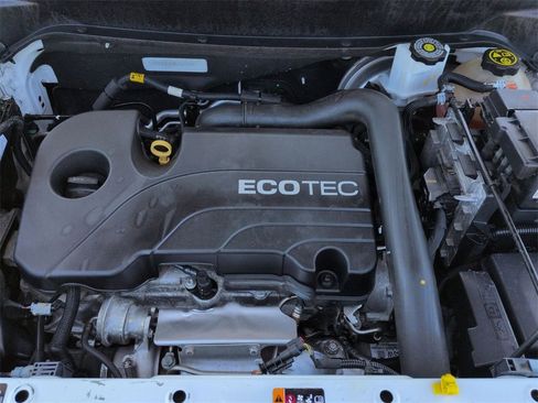 Certified 2021 Chevrolet Equinox LS image 30