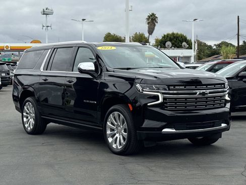Used 2024 Chevrolet Suburban Premier image 3