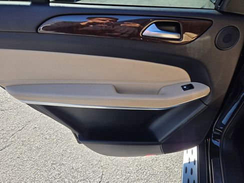 Used 2017 Mercedes-Benz GLS 550 4MATIC image 26