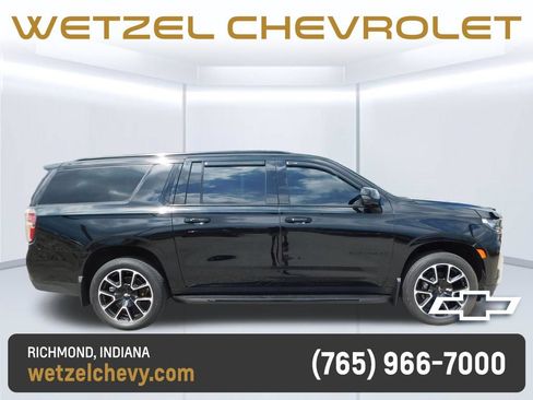 Certified 2022 Chevrolet Suburban RST w/ Luxury Package AWD/4WD image 2