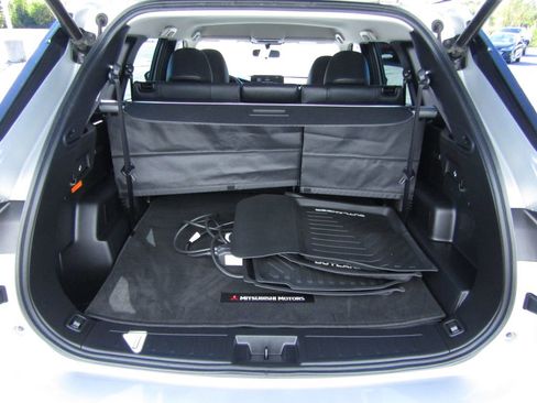 Used 2023 Mitsubishi Outlander SE image 5