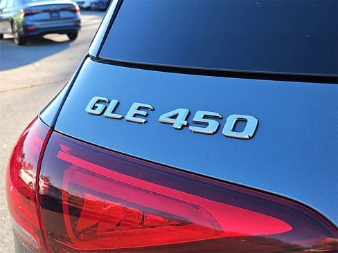 Used 2020 Mercedes-Benz GLE 450 4MATIC w/ Premium Package image 12