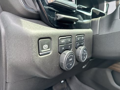 Used 2025 Chevrolet Silverado 2500 High Country w/ Technology Package AWD/4WD image 18