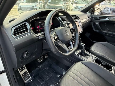 Used 2022 Volkswagen Tiguan SE R-Line FWD image 10