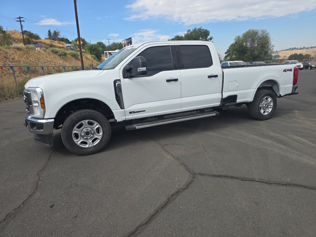 Used 2025 Ford F250 XLT AWD/4WD image 3