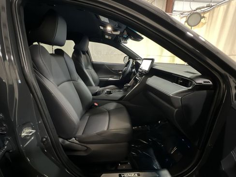 Used 2024 Toyota Venza XLE AWD/4WD image 36