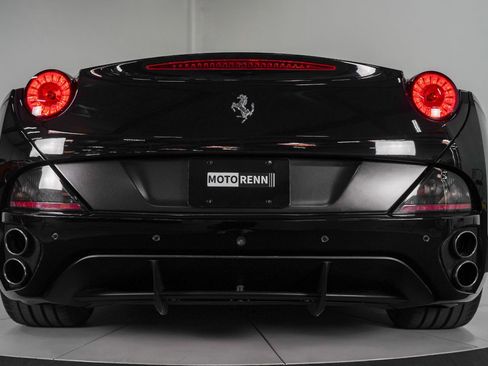 Used 2010 Ferrari California RWD image 26